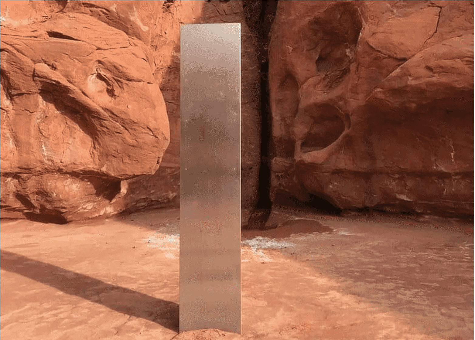 Rumor_metal monolith