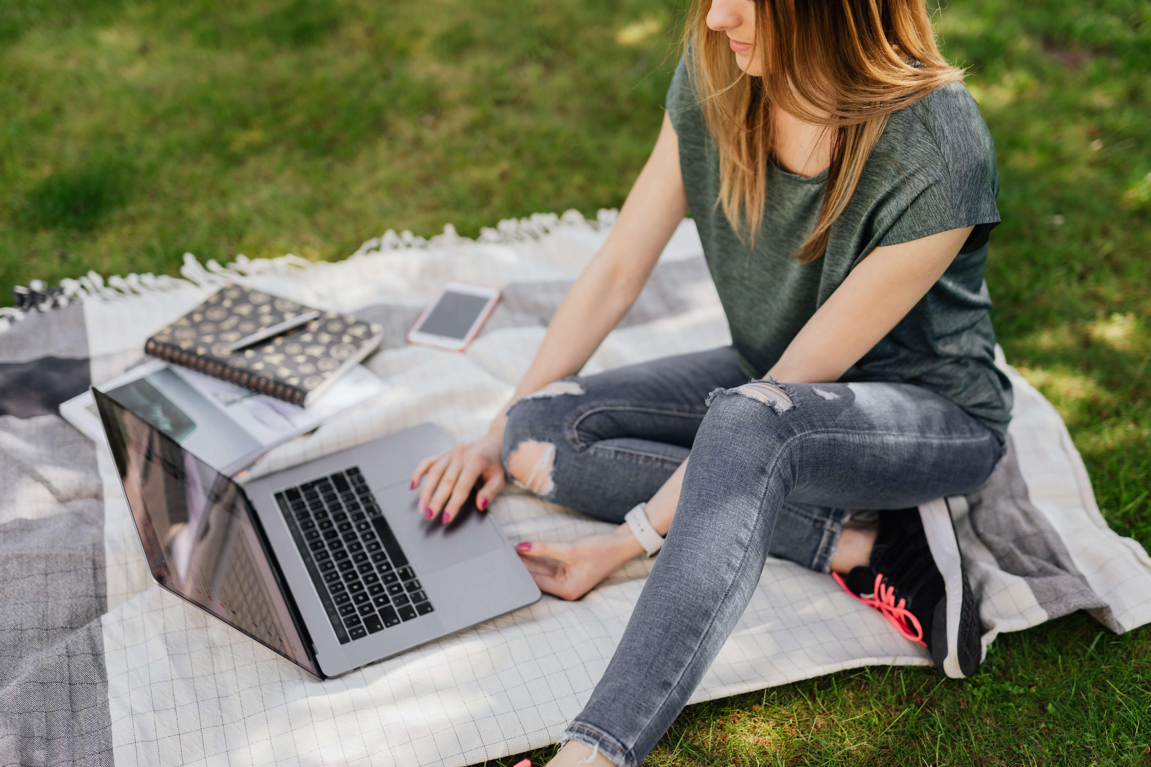 browse the web without being tracked