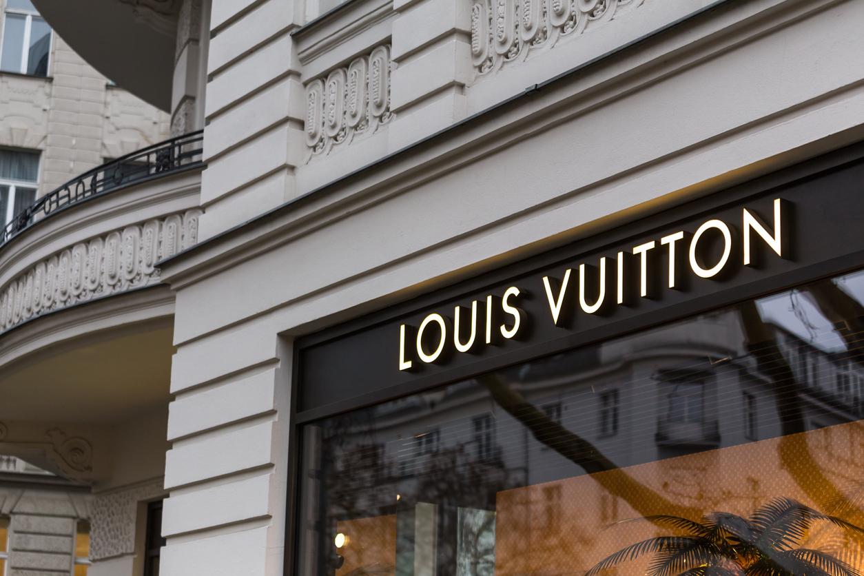 Louis Vuitton, Ray-Ban, CVS Pharmacy, Amazon, Walmart, Walgreens, Home Depot, & Netflix: Top Scams of the Week